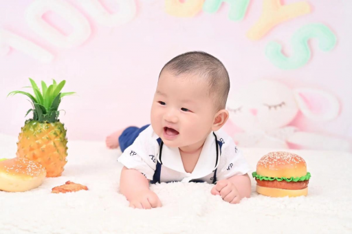 鞍山宝宝在妈妈肚子里